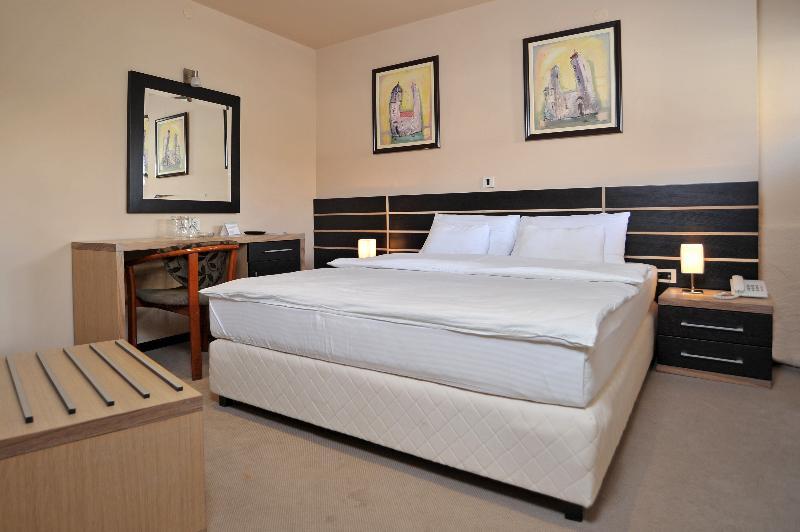 Hotel Zelengora Kragujevac Bilik gambar