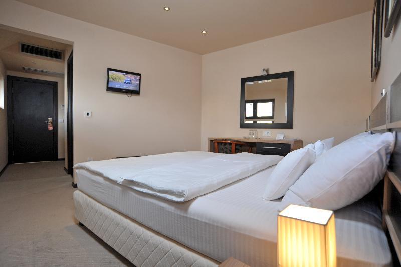 Hotel Zelengora Kragujevac Bilik gambar